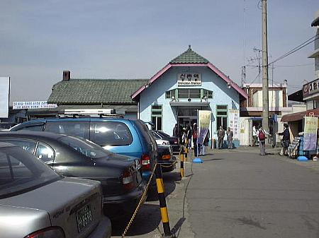 2000年3月の新村駅。まだ現役だったころです。