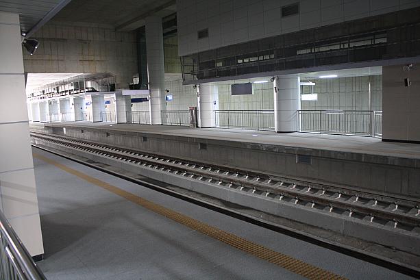以前の駅とはかなり違い、現代的な造りとなっていますよー。