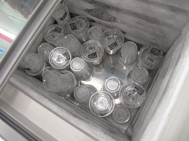 好きなドリンクを選んで氷が入ったカップと一緒にレジへ。