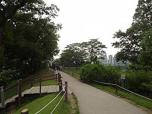地下鉄でお出かけ～ソウルにある古代百済の土城跡を歩いてみよう！ 百済 土城 古城 歴史探索 歴史散歩 歴史散策 風納土城 夢村土城オリンピック公園