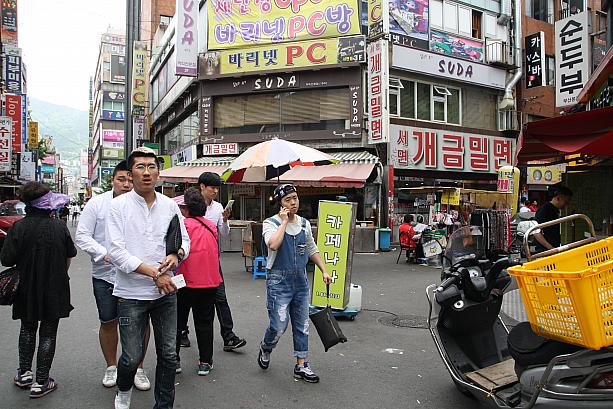 西面市場は繁華街の中にありながらディープな雰囲気で面白い！