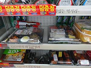 小腹がすいたらコンビニへ！韓国のコンビニで買える現地グルメ！ コンビニフード コンビニの食べ物 カップ麺 おにぎり 海苔巻き バナナ牛乳 チョコレート 韓国のお菓子 韓国のアイス 韓国のジュース 韓国のパン韓国のお酒
