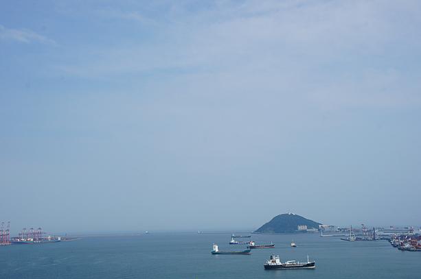 橋の上からは釜山港の景色が広がっています！