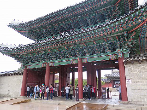 ソウルの５大王宮の一つ、昌慶宮。雨の王宮もまた良し！