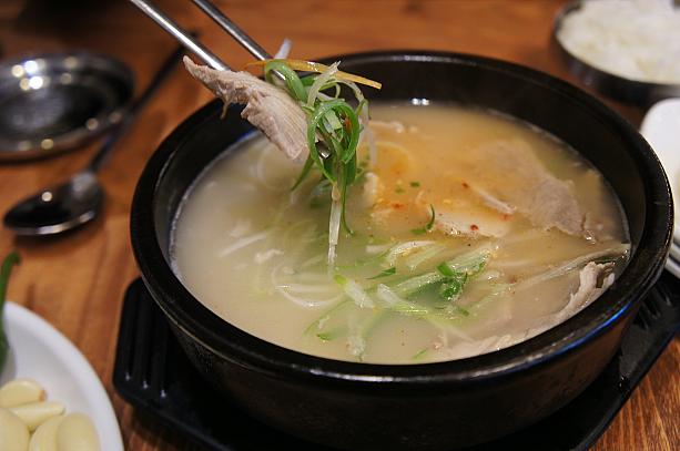 濃厚な豚骨スープはいつ食べてもクセになる美味しさ！！