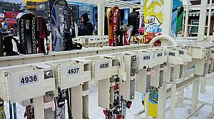 ランチの間、スキー板は１回1000ウォンの専用ロッカーへ！