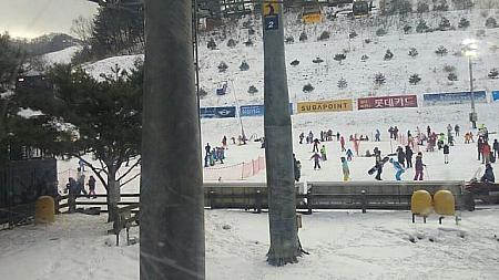 スキー学校専用の場所も。スキー場で申し込めるけれど、かなりお高い！
