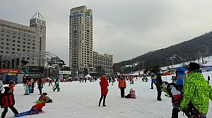 スキー場から徒歩圏内にホテルがいくつも。