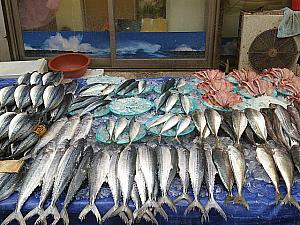 生魚や乾物、野菜から