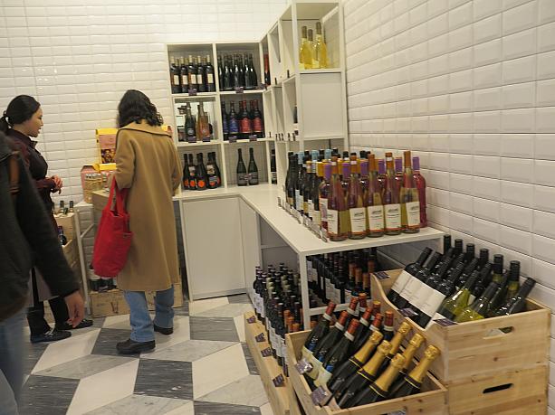 ビールや焼酎も良いけど、雨の日は静かに家でワインを飲むのもいいかも~