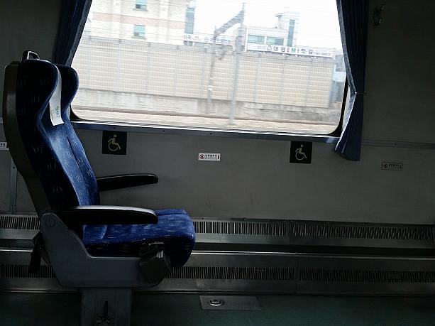 車椅子専用の座席スペース！<br>日本にもこういうスペースあったらいいな。