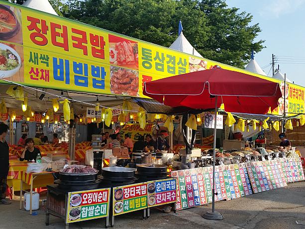 でもやっぱり韓国のお祭りの露店１番はコレ！ＢＢＱもあるミニ食堂！