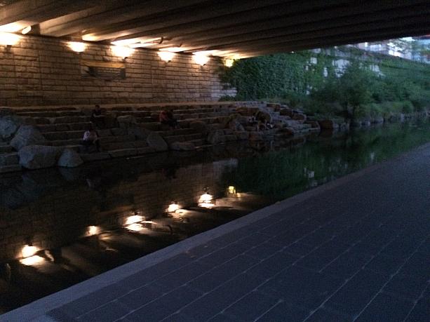 夕飯後にちょっと清渓川を歩きにやってきました～