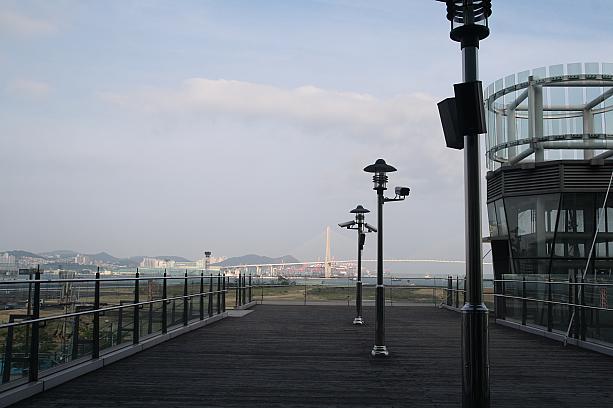 釜山駅３階の食堂フロアに上がっていくとある釜山港側の出口から外に出てみると展望台が！