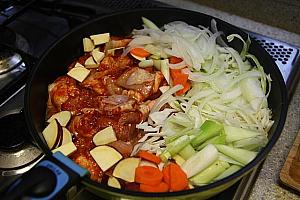 主婦料理企画・韓国料理を作ろう～タッカルビ編  タッカルビ おうちに韓国料理 レシピ 簡単韓国料理 鶏肉 ダッカルビ鶏カルビ