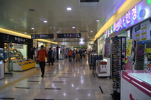 ムシムシ暑～い日は、涼しい地下商店街にＧＯ！