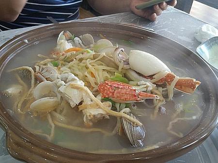 麺よりも海産物が多いカルグクス♪お値段は11,000ウォンと少し高めだけど、これなら納得。