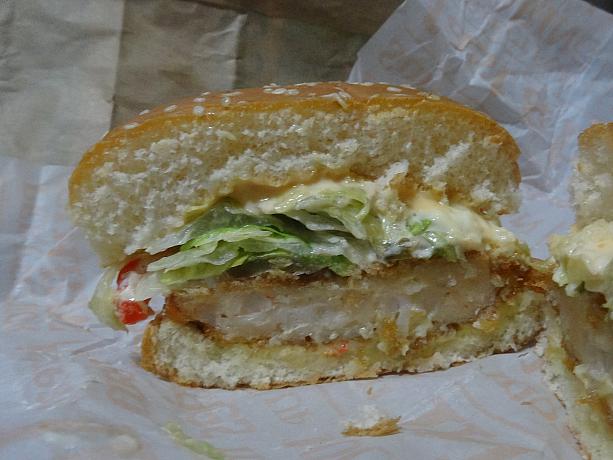 ワイルドシュリンプバーガーの断面。