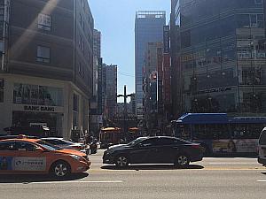左を見ると鍾路の飲食店が。こちらには日本食レストランも多くあります。