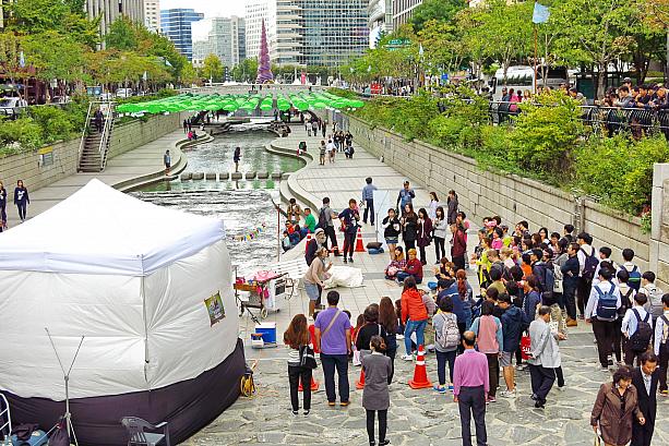 このような無料公演がここ清渓川周辺やソウル広場、ソウル市民美術館などで行われる「ハイソウル・フェスティバル」は今週末いっぱい開催中です！