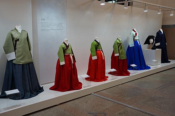 伝統的な韓服の展示もありました。
