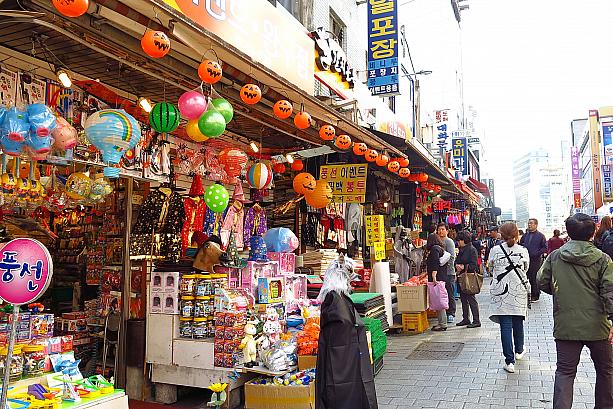 南大門市場を歩いていると・・・わあ、ハロウィンだ！そういえば今週末がハロウィンですね～