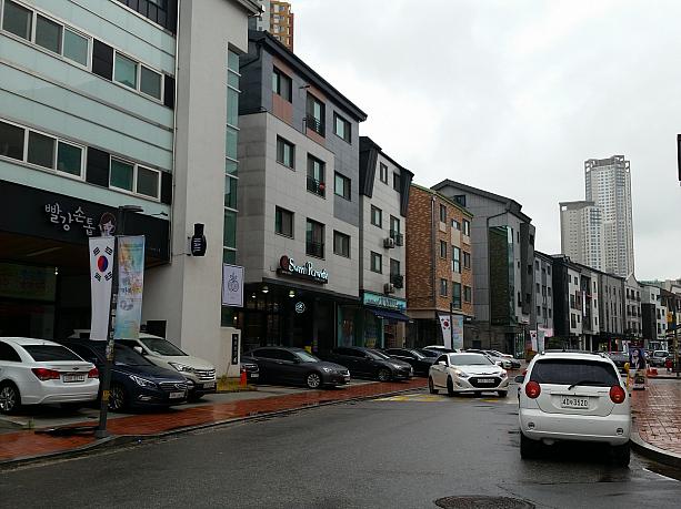 ソウル内はもちろん、いまや郊外や地方にも沢山あるカフェ通り。そんなカフェ通りの中で韓国の若者の間で密かに話題の「広橋（カンギョ）カフェ通り」をお散歩！