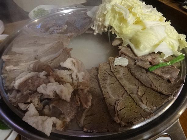 チョンゴルスユク＠ヌティナム（16000ウォン／1人分）。茹でた牛肉の寄せ鍋。２人分だけどあっというまに平らげる。肉を追加しないと足りないかんじ。