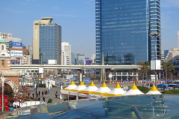 そしてもう一つは、ソウル駅を背に駅前から左に見えるこの高架道路。