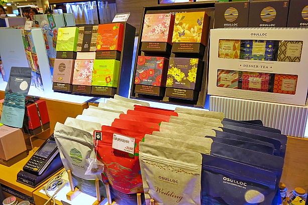 お茶セットも人気のお土産。デパ地下ならキレイなパッケージに入ったものがたくさんあるから、プレゼントにもぴったり。
