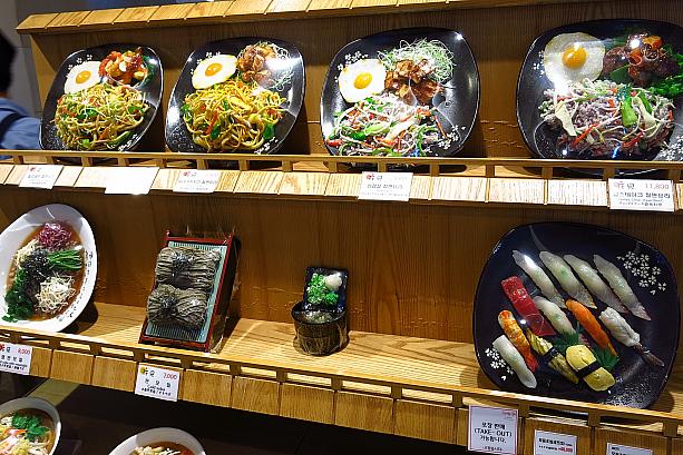 日本風料理のお店でした！鉄板炒め料理が人気みたい。でもよく見ると、日本にはなさそうなものがいろいろ！？