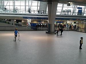 室内で簡単スケート体験「アイスフォーレスト」
