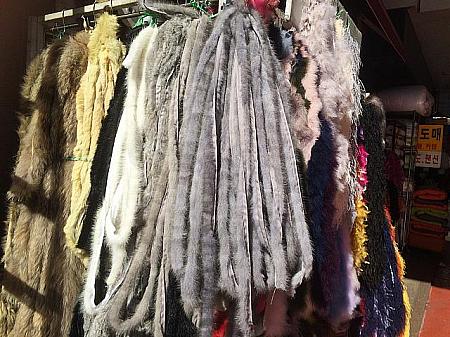 マユミの「東大門総合市場で材料を買って毛皮や皮のバッグを仕立ててもらおう！」 毛皮 バッグ かばん オーダー オーダーメイド 仕立て 仕立屋 仕立て屋 東大門総合市場 材料 手作り 革 皮毛皮のバッグ