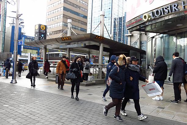 今週はとっても冷え込むとの予報。今日から気温が下がり始めています。朝よりもさらに気温の落ちた午後、風も強くてホントに寒い！！