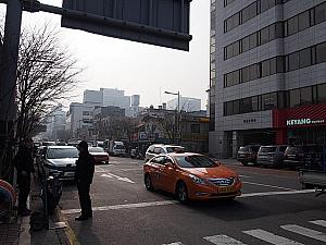 左：忠武路駅方向