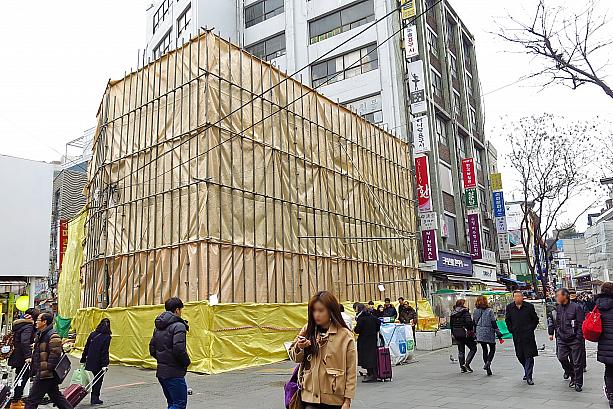 今、メインストリートではいくつか大きめの建物が工事中のところも。またキレイなビルが建つのかな？