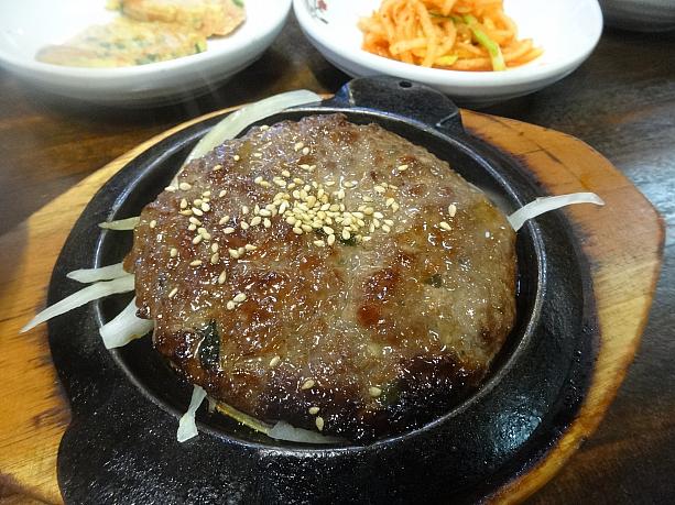 トッカルビ定食＠インサドン・ハンガネ・プルコギ（１００００ウォン）　韓国式ハンバーグ、トッカルビが定食で。パンチャンも７つほど。見ためはこぶりだが、意外と満たされる。テンジャングッも可。一人でも食べられる。