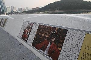 壁には韓国映画で１０００万人以上が見た映画のポスターも！