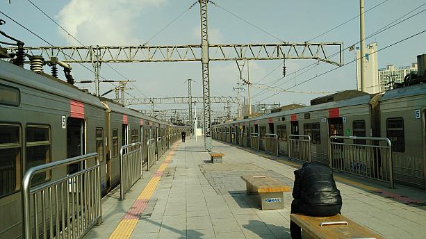 地下鉄１号線の終点、仁川駅。２０１６年２月２７日、水仁線（スイン）線のソンド（松島）からインチョン（仁川）まで、新たに鉄道が開通！途中３つの駅が新設されています。