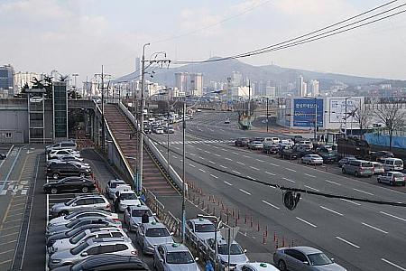 釜山駅の海側の出口から見るとフェリーターミナルは目の前！