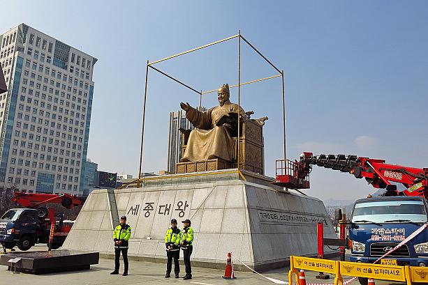ちなみにこのイベントは、韓国とフランスの修交130年を記念して行われるもので、フランスのアーティスト、ジャン・シャルル・ドゥ・カステルバジャック氏の作品だそう。