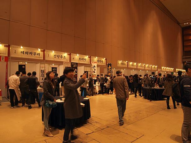 日本全国から100酒蔵400銘柄の日本酒が集まりました。