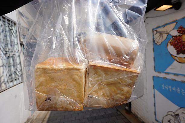 ミニ食パン（プレーン＆チーズ）＠ミルク（各４５００ウォン）