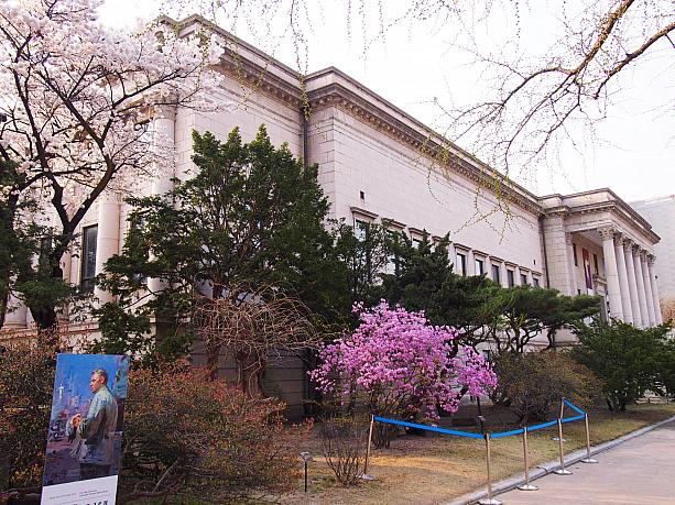 美しくいろどられた国立現代美術館徳寿宮館