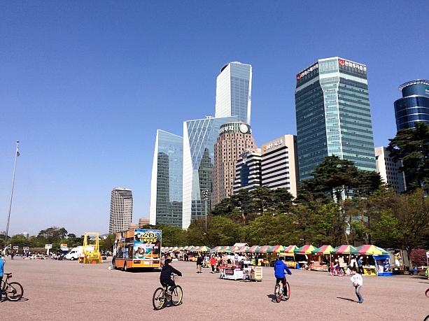 ビジネス街や国会やテレビ局などがあるソウルの中央！そんな都心にある広～い公園