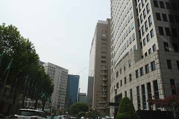 大きなビルが建ちぶオフィス街、孔徳（コンドク）。日系企業も多いんです。