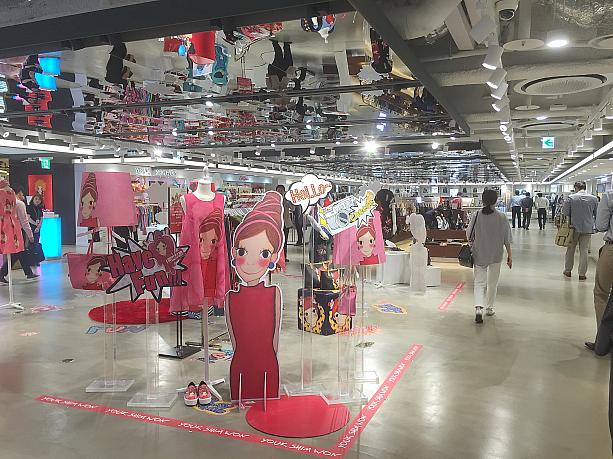 ７階から１０階分ほどが免税店の関連フロア。コスメ、アクセサリー、韓国ファッションブランド、韓国食品などのショップがオープンしています。