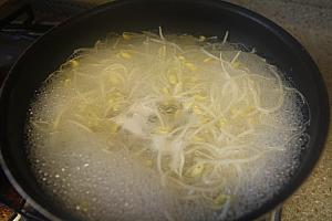 主婦料理企画・韓国料理を作ろう～「コンナムルビビンミョン」編！ 豆もやし 麺料理 グクス ビビン 辛い韓国料理韓国家庭料理