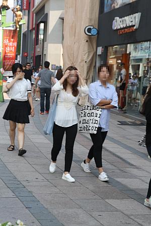 写真で見る釜山のファッションチェック～2016年6月編 梅雨の服装 釜山の人 街のスナップ 服装 雨の日初夏