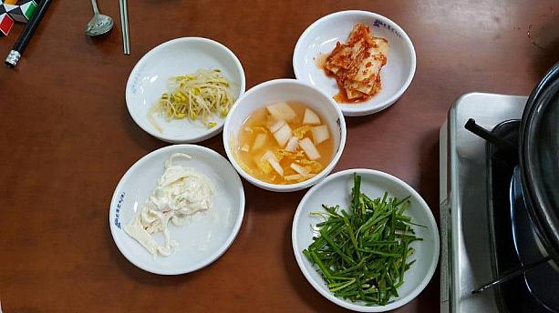 お鍋のお共に出てくるおかず類～！釜山のお鍋に欠かせないのがブチュ（ニラ）もありますね～